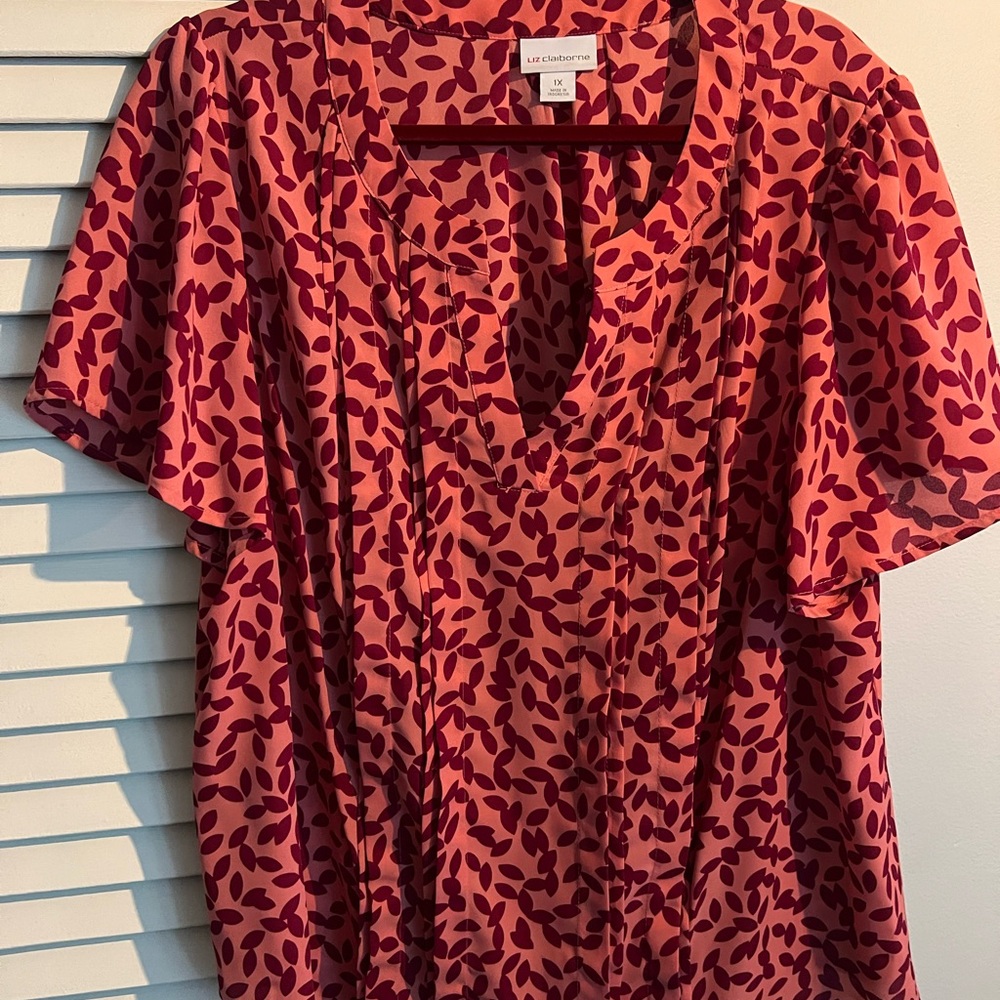 Beautiful blouse - Picture 2 of 2